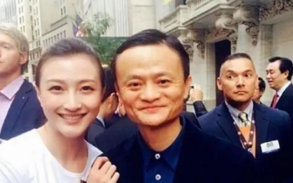 拼多多|当年跟马云一起创业，坚持20年的前台小妹拿到2亿分红，现状如何