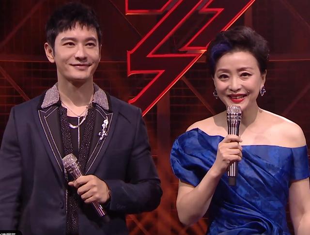 杨澜|节目提字器出问题杨澜被卡顿，黄晓明反应引热议网友：不嫌事大？
