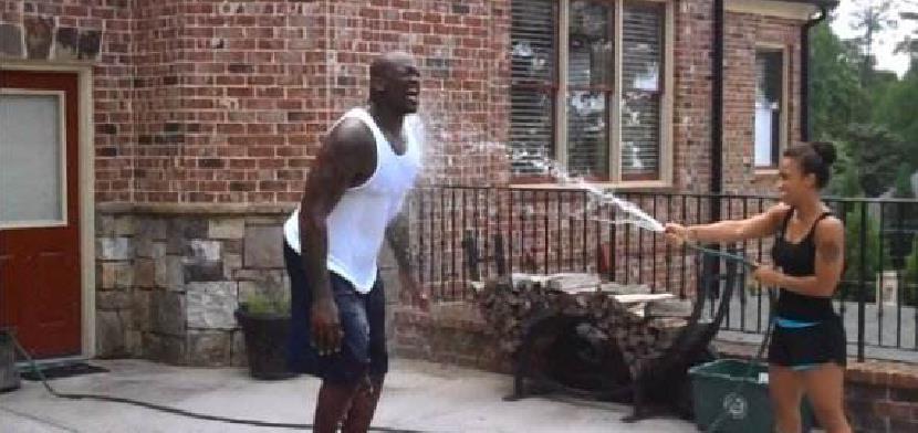 #奥尼尔#NBA巨星身高2米16,体重超400斤,1米5妻子表示“压力大”