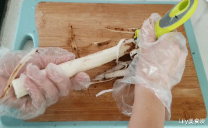 拔丝山药|才发现,原来山药去皮这么简单,一根筷子就搞定,操作方便手不痒