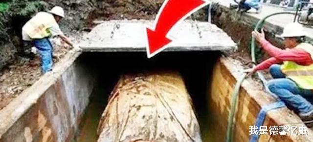#考古#工人在公路施工,意外挖到一个古墓,打开发现墓中葬的却不是人