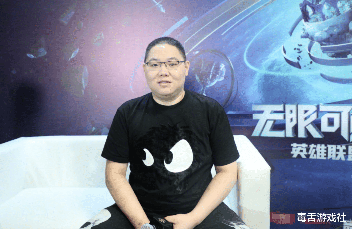 pdd@PDD查房腐团儿，眼睛都看直了，看到她这动作后更笑得合不拢嘴