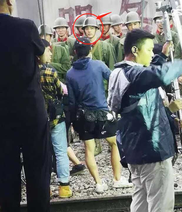 肖战|肖战新剧军装形象动作又被狙，这次犯的错已经不是第一次了