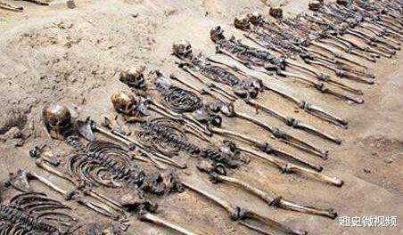 「苏联」潜水员在水下发现女性尸骨，警察请来考古专家后，揭开一段残酷的黑历