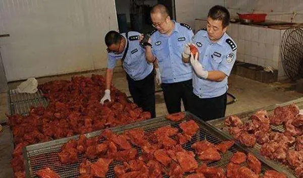 洋葱：“假牛肉”是用什么做的？看到原材料，网友：难怪卖得那么便宜