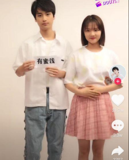 「任敏」怀吉徽柔线下同框发糖，太有CP感了，网友：你们演一部青春剧吧