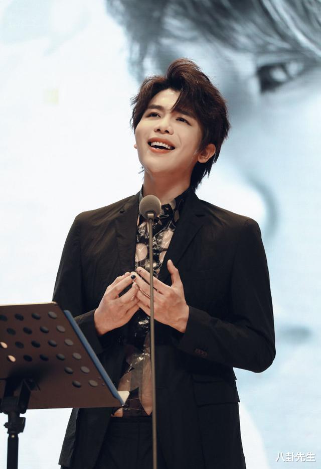 「声入人心」仝卓高天鹤被解约，周深郑云龙资源好，《声入人心》成员怎样了？