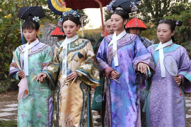 历史揭秘|清朝嫔妃为何要戴指甲套？除了能方便皇上，还有一个重要用处