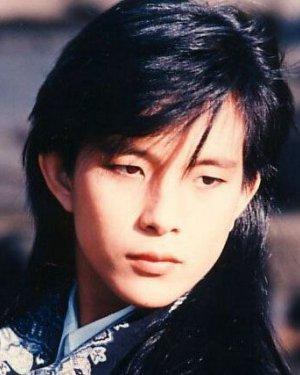 潘美辰|“中性始祖”潘美辰：当红时因绯闻淡出乐坛，51岁和哥哥依旧单身