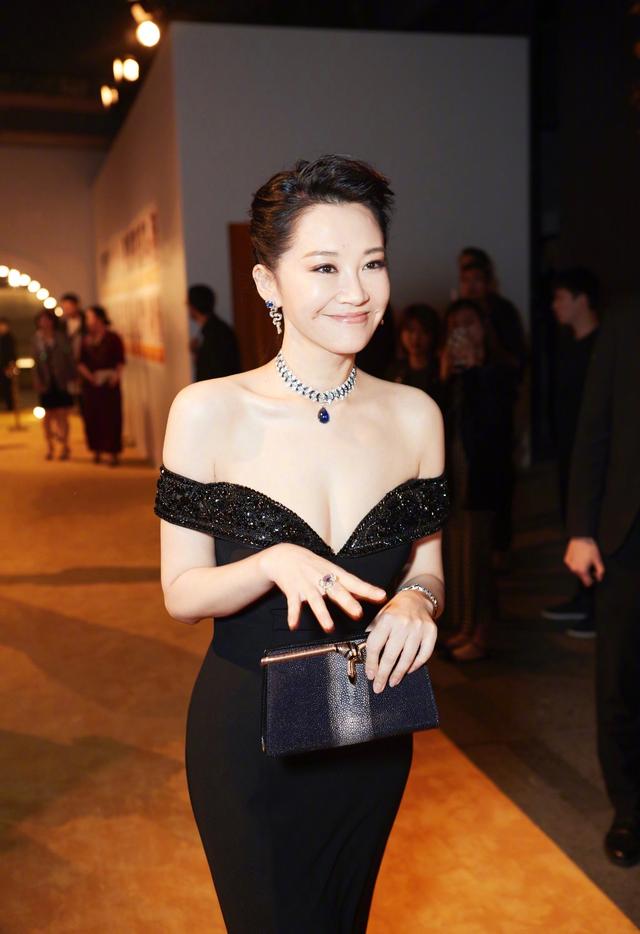 许晴|许晴为拍戏减肥一大圈，晒出真实体重，网友：这哪是51岁的阿姨？