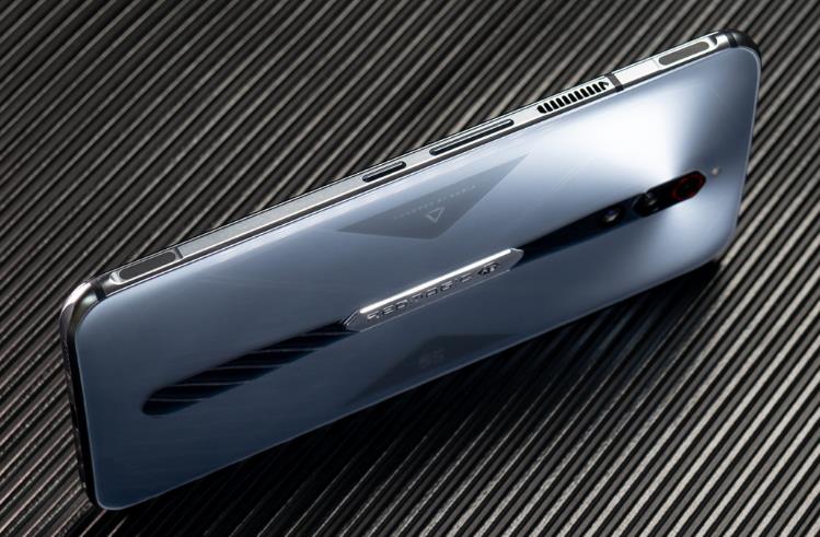 中兴|价格跳水340元，配备16GB+256GB，内置骁龙865+散热风扇