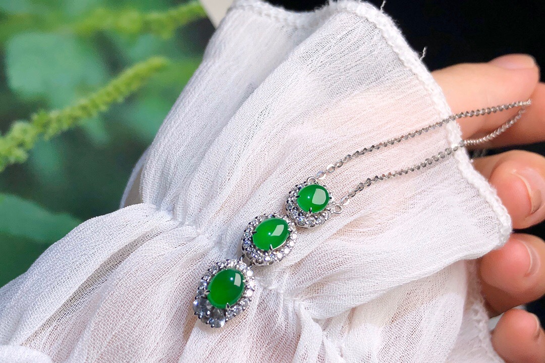 翡翠|佛要金装，翡翠要这样镶 | 逢兴玉器