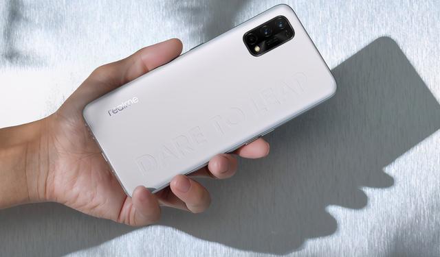 amoled|1599元的对决，红米realme两款性价比手机谁更强