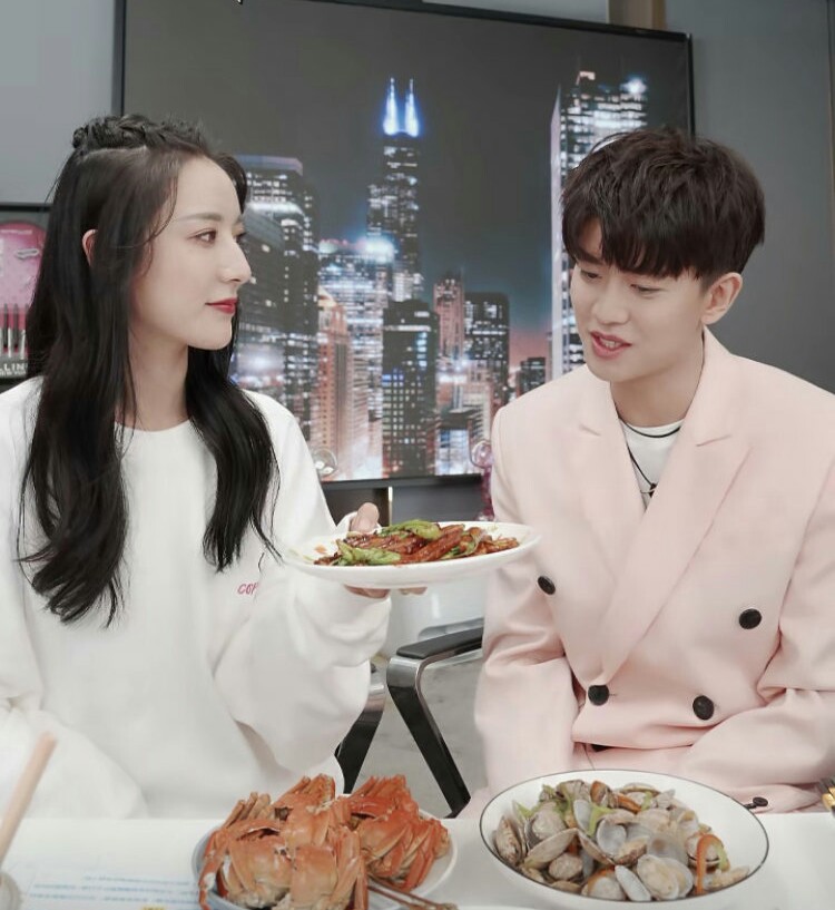 薇娅|任嘉伦薇娅再次同框：畅聊新剧待官宣，欢声笑语直播间