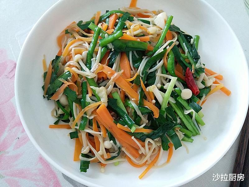 金针菇▲它才是真正“清肠高手”，每天炒一盘，润肠通便解肝毒，无肚腩