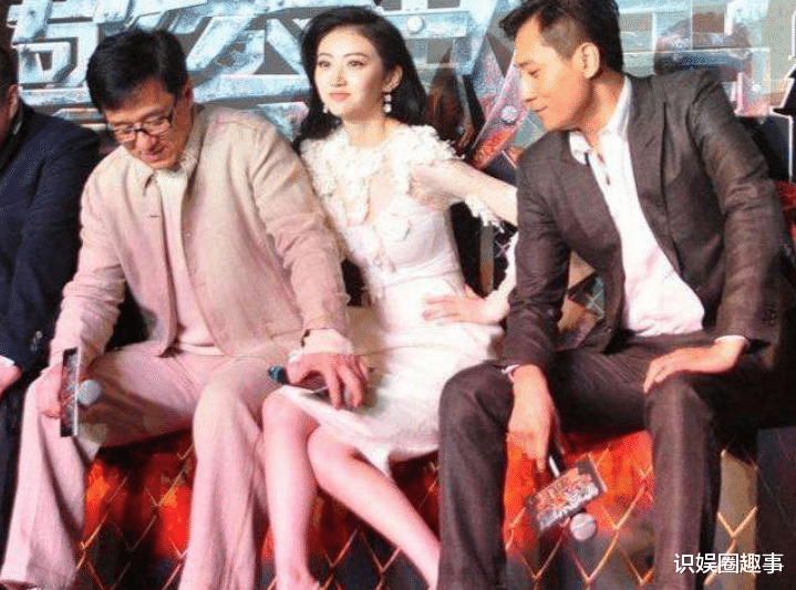成龙|房祖名破费百万参加妹妹成人礼， 成龙一脸不高兴的： 惹她俩干嘛？