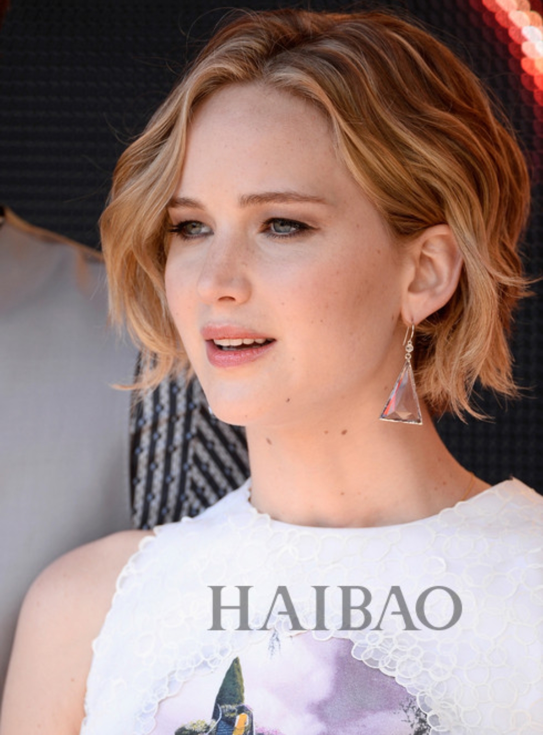 『劳伦斯』好莱坞最为真我本色女明星,曾公开断言:特朗普的当选将是世界末日!