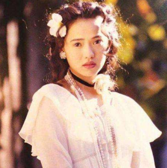 黄轩|50岁钟丽缇和51岁伊能静同框，年龄相差一岁却完败，差距太大！