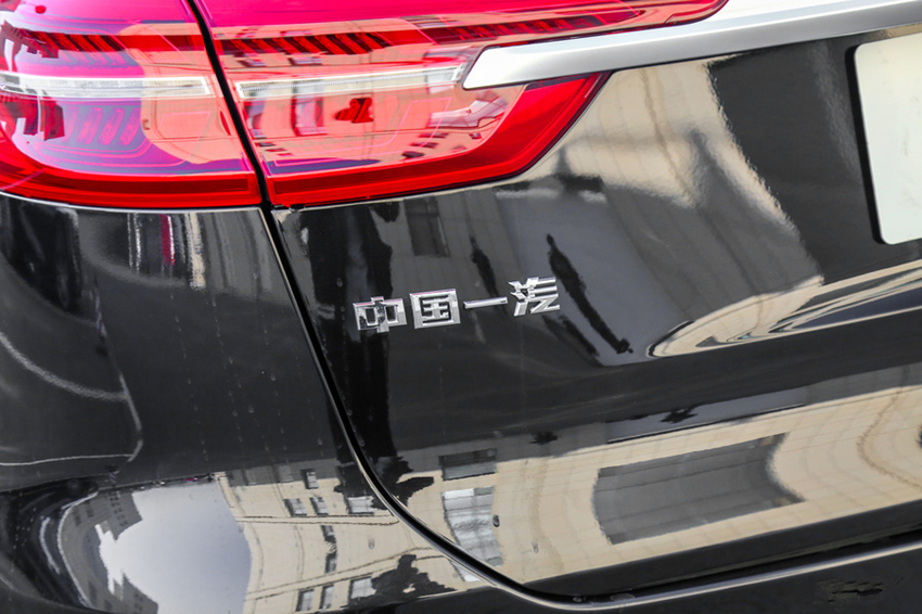 红旗hs5@买啥汉兰达！比奥迪Q5还漂亮10倍，起步2.0T，60万档次才18万