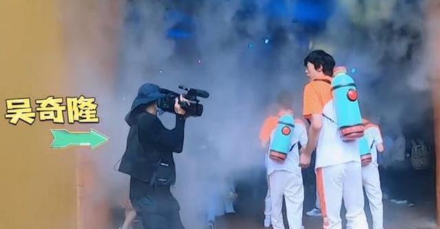 娱乐圈|真人秀玩不好，怎么混娱乐圈？70年代老牌偶像给小鲜肉上了一课