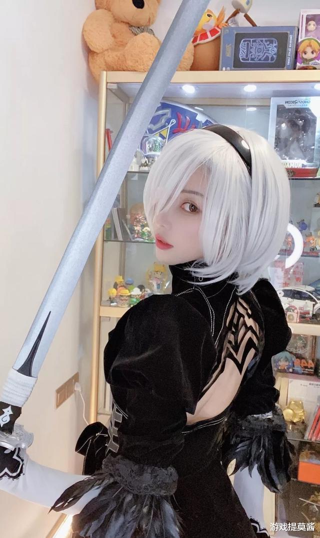 腐团儿|腿皇腐团儿慌了：20W的腿输的很惨，斗鱼100W球王来了