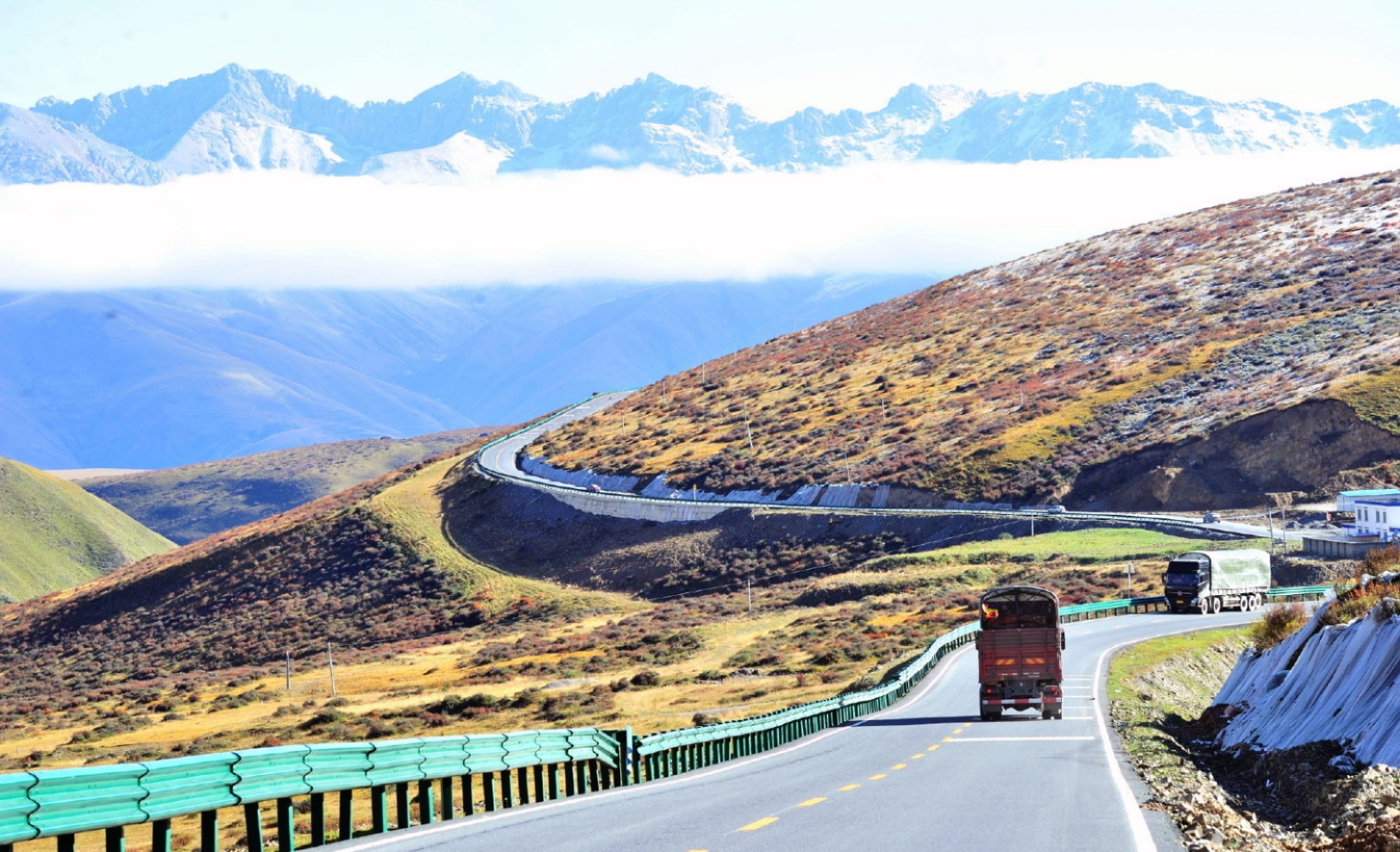 #自驾#五一将至想自驾出游？这条路此生必去自驾一次！