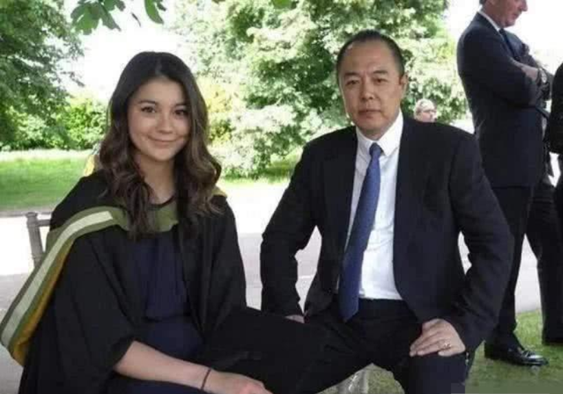 张铁林|张铁林的混血女儿已长成，混血颜值太高被赞：不愧是“皇室公主”