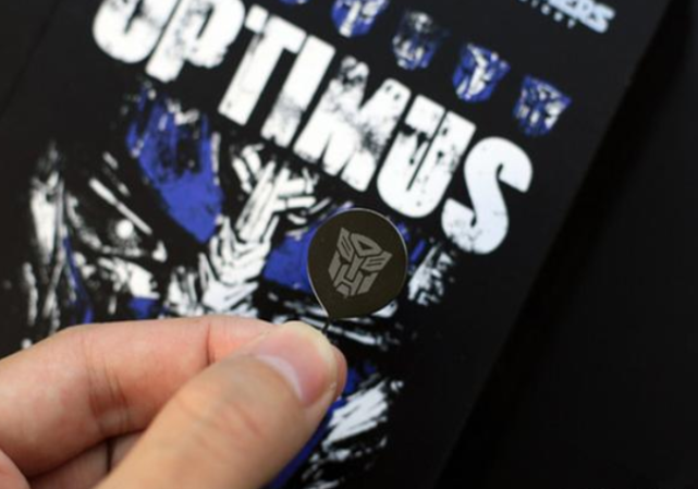 同样是“取卡针”，苹果普通，华为大气，而它美的像“艺术品”