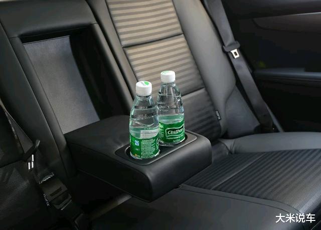 「SUV」连续降价至10W，中国热捧的“SUV性价比之王”，比H6漂亮，还是合资