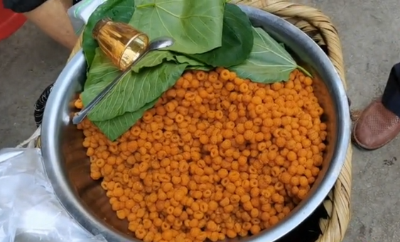 『水果』它被称为“维C之王”，南方遍地都是，曾经不值钱，现卖50元一斤