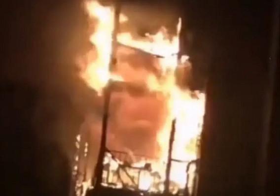 「成都」成都小区起火系刑案!大火烧了1小时,目击者:消防被堵了2小时