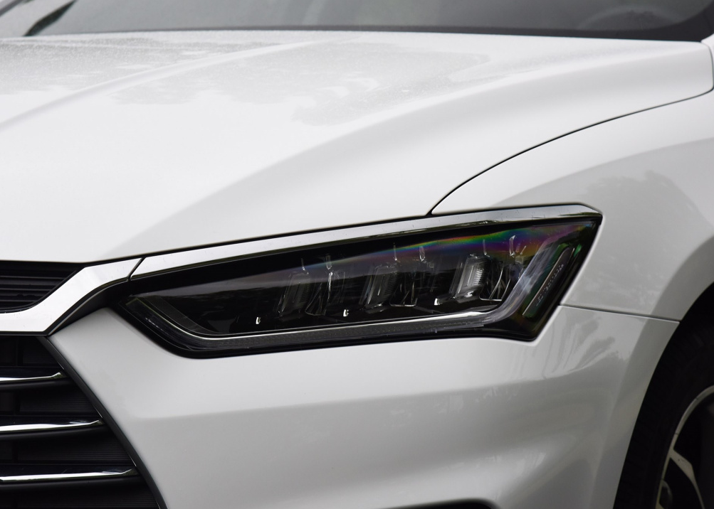 奇瑞瑞虎|比亚迪尝试小钢炮，正宗龙脸顶配9.9万，宋Pro同款动力攒劲吗？