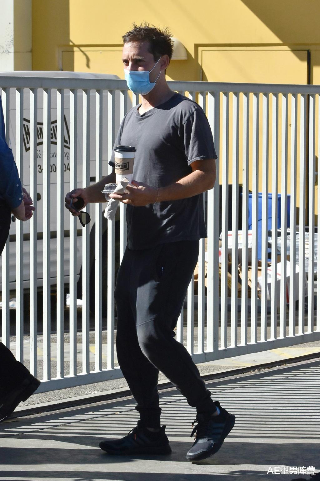 托比·马奎尔|惊喜！45岁托比·马奎尔瘦回倒三角身材，或要参演《蜘蛛侠3》啦