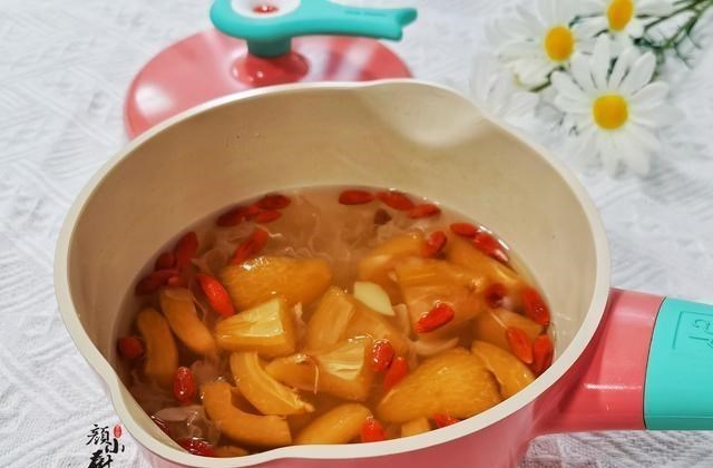 「枇杷」5月最该吃这水果，我家一买就是5斤，用来煲糖水，全家都爱喝