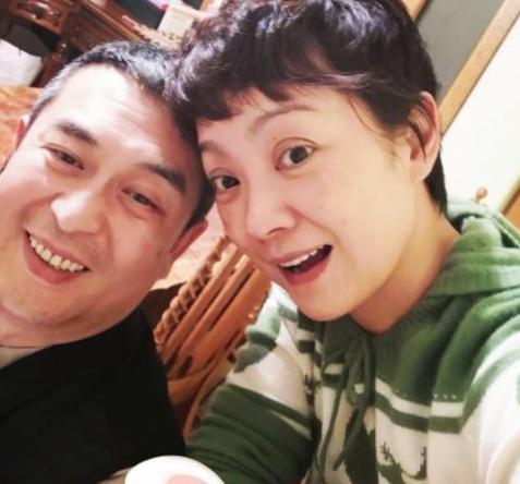 【】走进张嘉译一家住的豪宅，餐桌上食物太随便了，跟普通家庭没区别