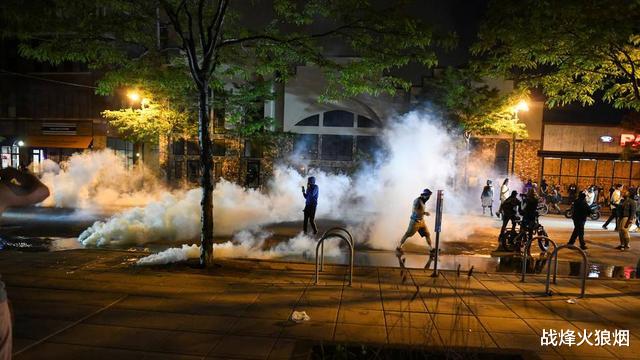 「斯蒂芬·库里」防止报道抗议活动真实情况？美驱逐我国记者后，又将打压4家中媒