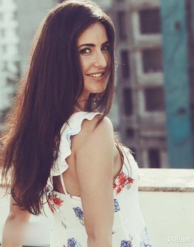 『电影』她在十多个国家间颠沛流离，寂寂无名仍坚持七年，终成当红女星