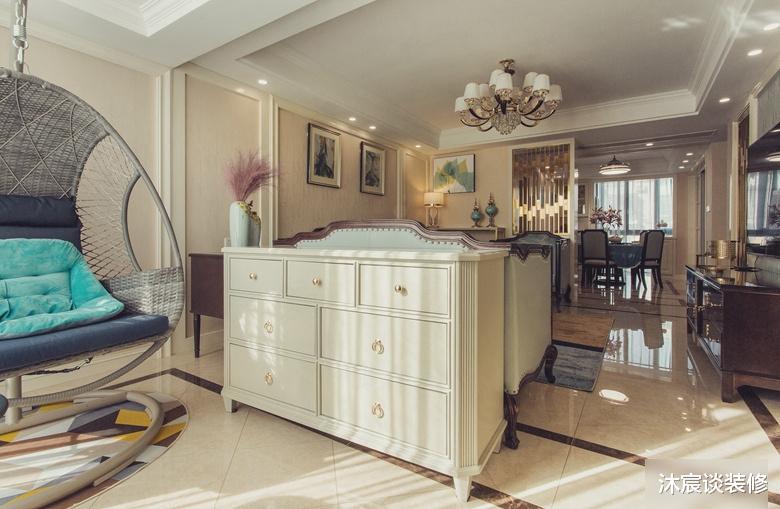 ：220㎡复式，现代美式+轻奢混搭，室内凸显华丽高雅，更显年轻时尚