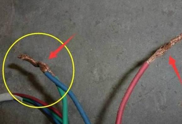 『』电工装修这样拧电线，手法专业又牢固，难怪能住几十年不跳闸