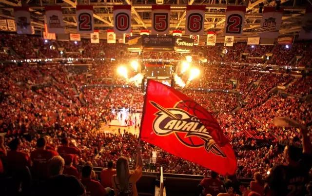 勒布朗·詹姆斯：nba老板眼中的詹姆斯，骑士老板恨透了詹姆斯，但我会签下詹姆斯