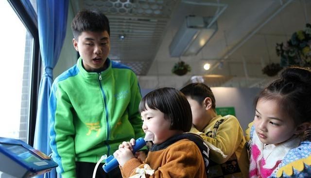 衰老|男性开始衰老，身体或伴随“2大，2小”，若全不占，或说明还年轻