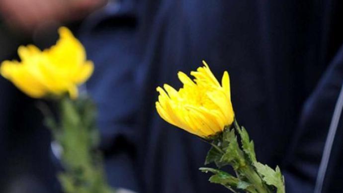 中国网资讯 广西药监局长文东旭在家中自行坠楼离世：受独子意外身亡打击