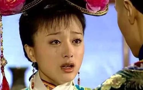 秦岚|他和秦岚“同居”四年，“白睡”了李菲儿三年，转头却娶了更为年轻貌美的她