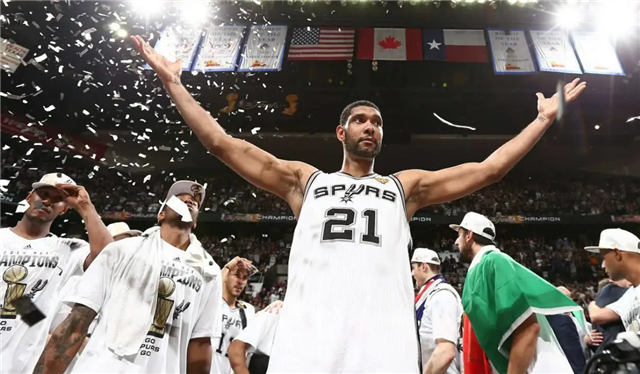 【广东男篮】詹姆斯连续发文表忠心，朱芳雨会给他大合同让留守宏远男篮？