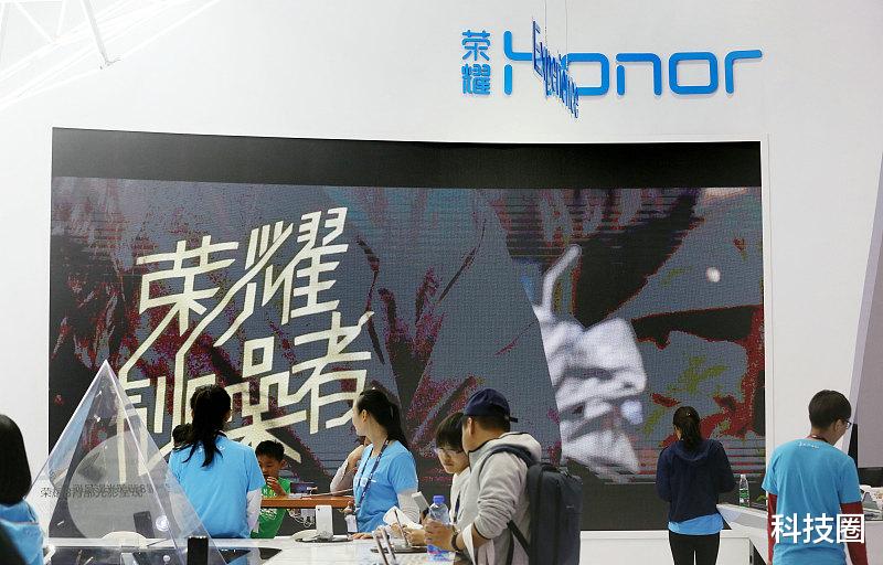 华为荣耀|荣耀品牌热度还不如坚果手机，最近荣耀怎么了？