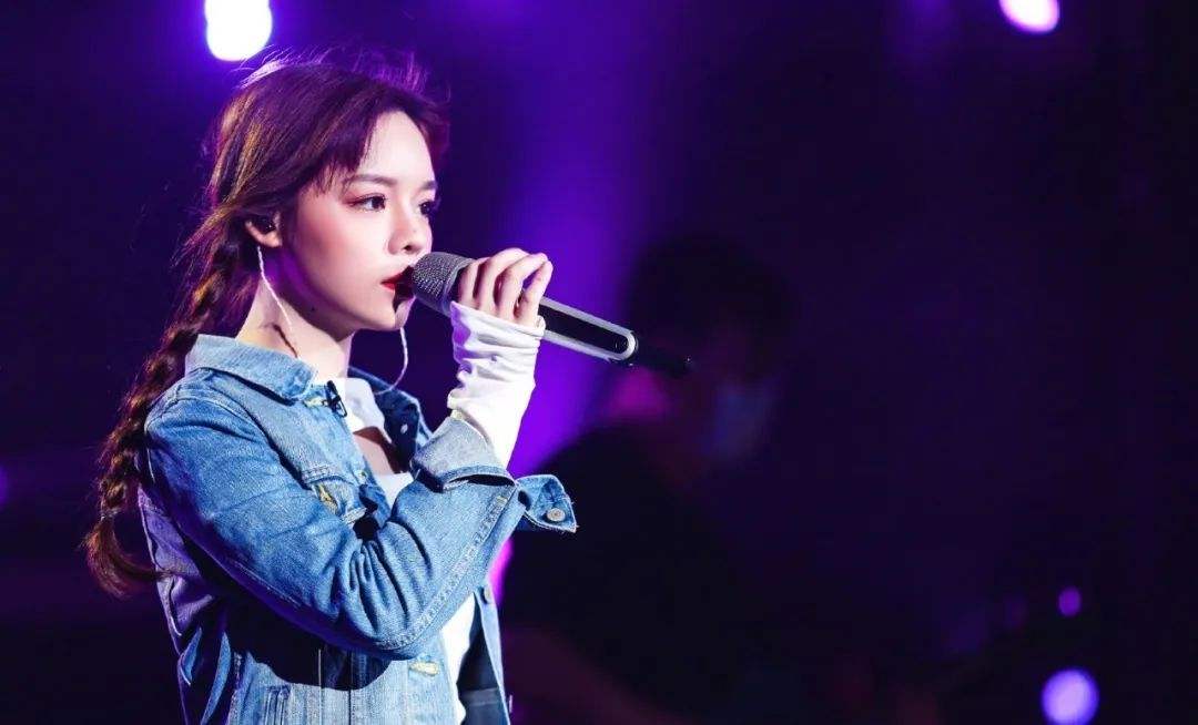 『华晨宇』华晨宇难服众？多年音乐仍被质疑，歌王身份成鸡肋