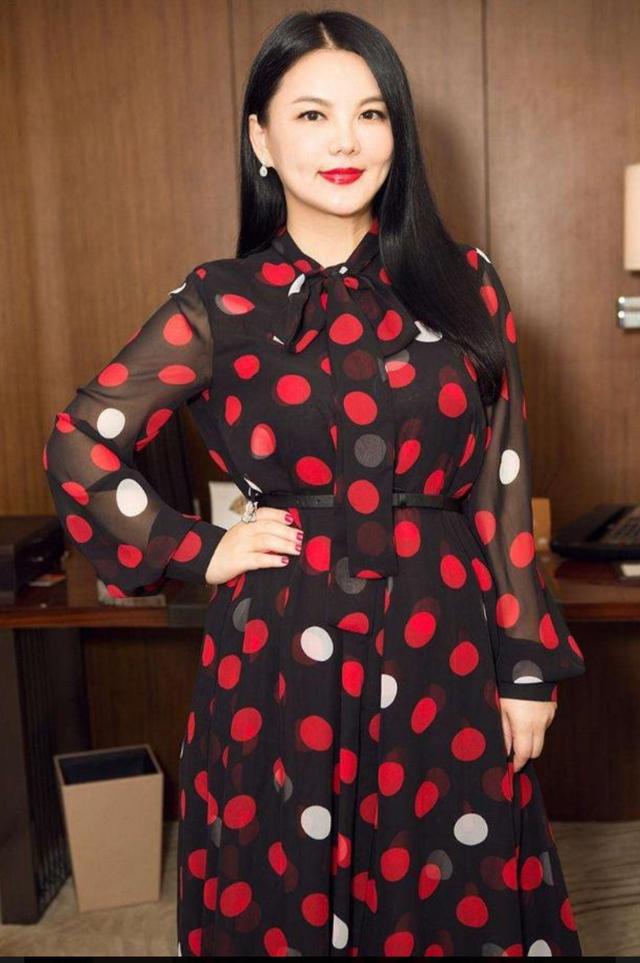 李湘|44岁李湘暴瘦显腰身，坦言瘦身过程轻松有秘诀，方法曝光值得学习