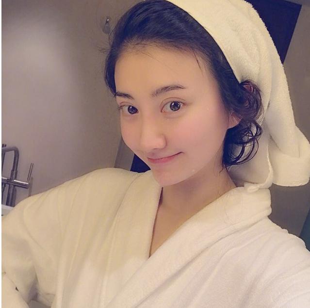 『』参观景甜如今住的豪宅，她家面积大得过分了，单纯阳台就像个花园