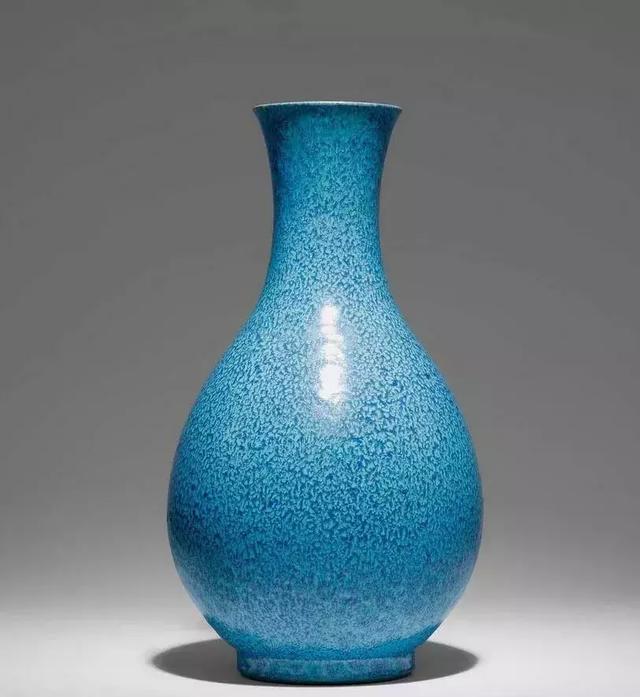 「」瓷器称霸收藏市场，胆瓶价值愈渐猛涨