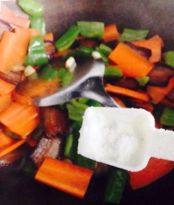 【心跳】“天然护肝王”终被发现，2元一斤能炒一大盘，家家户户吃得起！